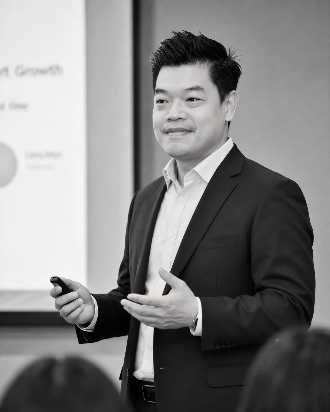 Tom Jakkapat presenting to an audience.